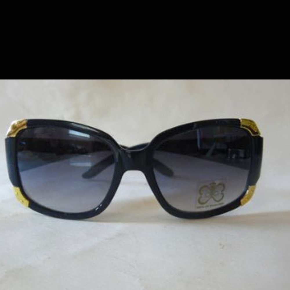 Curations Sunglasses With Case - image 4